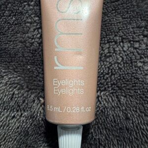 Rms Eyelights luster Illuminating liquid Eye Color waterproof and doesn’t crease